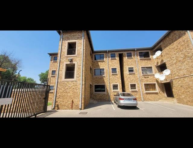 2 BEDROOM TOWNHOUSE FOR SALE IN NEW REDRUTH